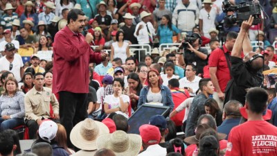 Luso-descendente distinguida com prémio de jornalismo pelo Presidente venezuelano