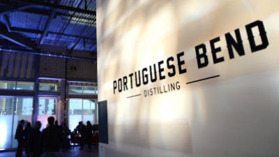 Lusodescendente abre destilaria Portuguese Bend em Long Beach, sul de Los Angeles