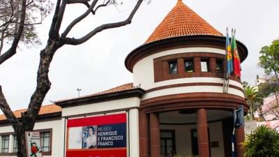 Luz Henriques expõe no Museu Henrique e Francisco Franco