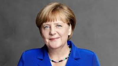 Macron e Merkel reiteram intenção de “dar novo impulso à Europa”