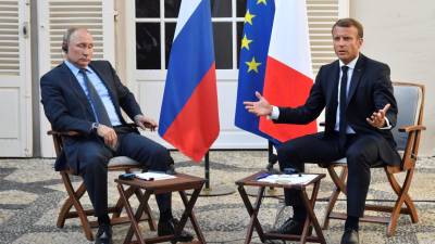 Macron e Putin negoceiam possível cimeira sobre a Ucrânia em Paris