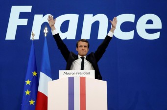 Macron à frente quando estão contados dois terços dos votos
