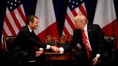 Macron pediu a Trump que mantenha acordo nuclear com o Irão