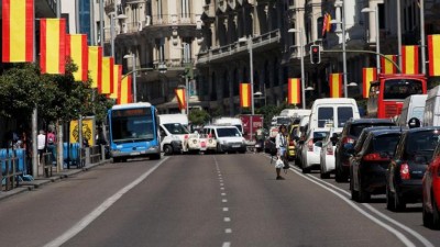 Madrid proíbe estacionamento na rua por causa da poluição