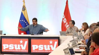Maduro acusa EUA de tentar reduzir produção de petróleo