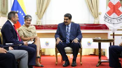 Maduro anuncia acordo com Cruz Vermelha para ajuda humanitária no país