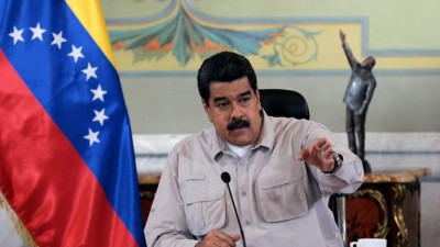 Maduro mantém circulação de notas cem bolívares e fecho de fronteiras até 2 de Janeiro