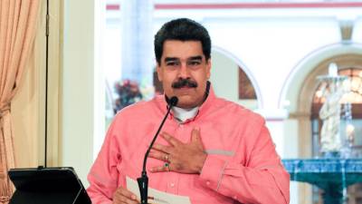Maduro planeia viagem ao Irão para agradecer apoio perante escassez de gasolina