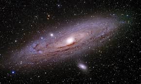 Maiores galáxias do Universo são formadas no exterior por estrelas de galáxias mais pequenas