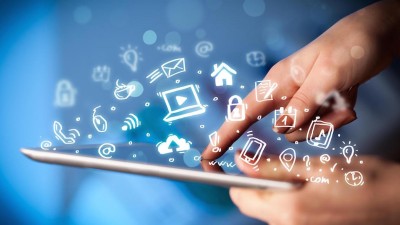 Maioria de europeus acolhe digital nas suas vidas mas não quer robôs a guiar ou a fazer cirurgias