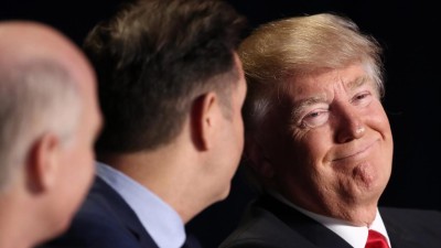 Mais de 100 congressistas pedem a Trump para retirar ordem sobre imigrantes