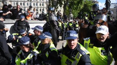 Mais de 100 pessoas detidas em Londres na sequência dos confrontos de sábado