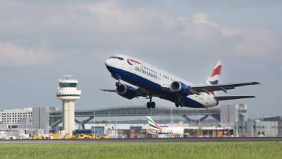 Mais de 1.000 voos e mais 140 mil passageiros afectados por encerramentos em Gatwick
