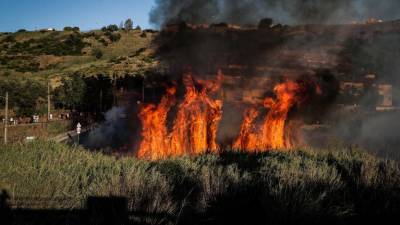 Mais de 1.200 operacionais e um meio aéreo combatiam 47 fogos à meia-noite