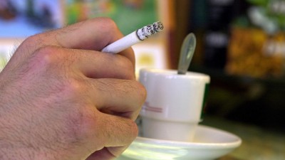 Mais de 1.200 pessoas multadas este ano em Macau por fumarem em locais proibidos