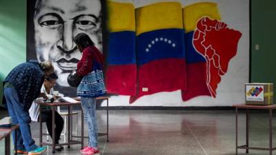 Mais de 20,7 milhões de venezuelanos chamados às eleições presidenciais de Abril