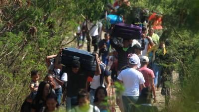 Mais de 300 militares venezuelanos desertaram desde sábado