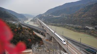 Mais de 3.600 comboios de mercadorias viajaram entre China e Europa em 2017