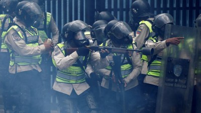Mais de 400 detidos após manifestação anti-Maduro