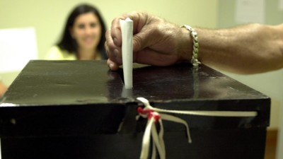 Mais de 45 milhões de eleitores escolhem hoje quem passa à segunda volta em França