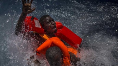 Mais de 70 corpos de migrantes dão à costa na Líbia