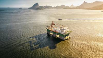 Manchas de petróleo derramado no litoral brasileiro alcançam Rio de Janeiro