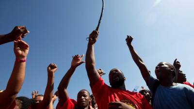 Manifestações contra valor de salário mínimo juntam cerca de 10 mil na África do Sul