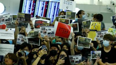 Manifestantes em Hong Kong pedem desculpa em dia sem manifestações ou incidentes