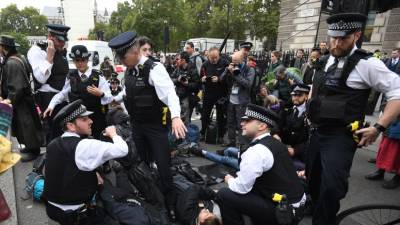 Manifestantes pelo clima detidos em Londres e Madrid