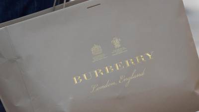Marca de roupa Burberry deixa de usar peles de animais