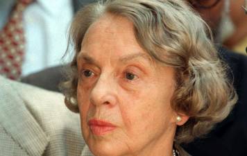 Marcelo condecora Sophia de Mello Breyner com alto grau concedido a chefes de Estado