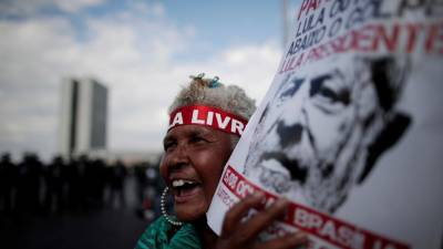 Marcha em apoio à candidatura de Lula da Silva junta milhares de pessoas em Brasília