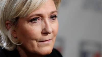 Marine Le Pen reeleita presidente do partido francês Frente Nacional