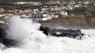 Marinha alerta para mar agitado e ondulação forte no Arquipélago dos Açores