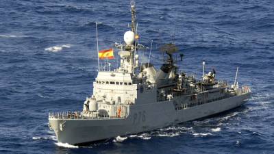 Marinha espanhola resgata 29 migrantes em dificuldades ao largo de Granada