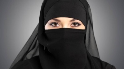 Marrocos proíbe fabrico e venda da burca