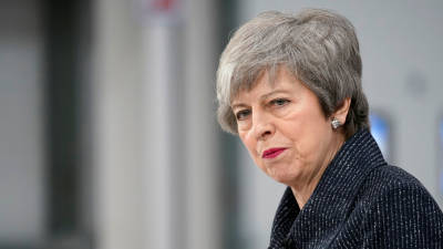 May exorta UE a oferecer concessões para facilitar aprovação do acordo