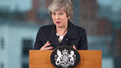 May tenta tranquilizar Irlanda do Norte com garantia de fronteira aberta