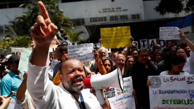 Médicos venezuelanos desistem de apoio do governo e anunciam ajuda da AMI