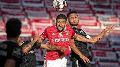 Médio Paulo Bernardo estreia-se nos convocados do Benfica, Taarabt lesionado