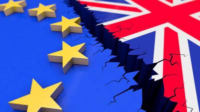 Membro do Governo britânico demite-se para poder votar contra lei da saída da UE