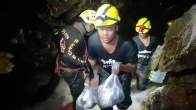 Mergulhador morre depois de ajudar crianças presas em gruta na Tailândia
