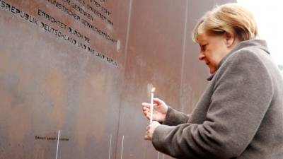 Merkel exorta Europa a defender valores da democracia e liberdade