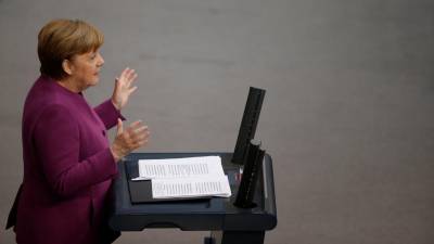 Merkel pede “respostas europeias” porque o “mundo não espera”