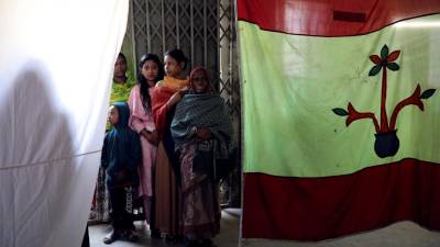 Mesas de voto fecham no Bangladesh, confrontos causaram pelo menos doze mortos