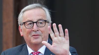 Migrações Juncker convoca grupo de líderes europeus para reunião no domingo