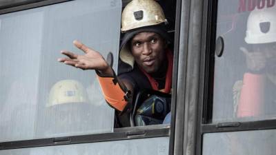Mil mineiros presos em mina da África do Sul estão a ser resgatados em segurança