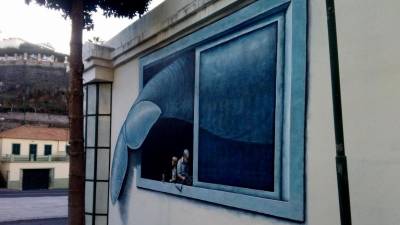 Milewski completa mural ‘A cauda da Baleia’ que faz conjunto com ‘A Baleia’ no auto-silo do Campo da Barca