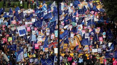 Milhares concentram-se em Londres contra a saída da União Europeia
