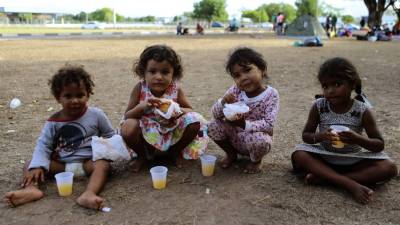 Milhares de crianças filhas de venezuelanos e nascidas na Colômbia são apátridas